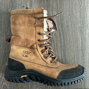 UGG Adirondack III Snow Boots - Size 7 - Brown Chestnut